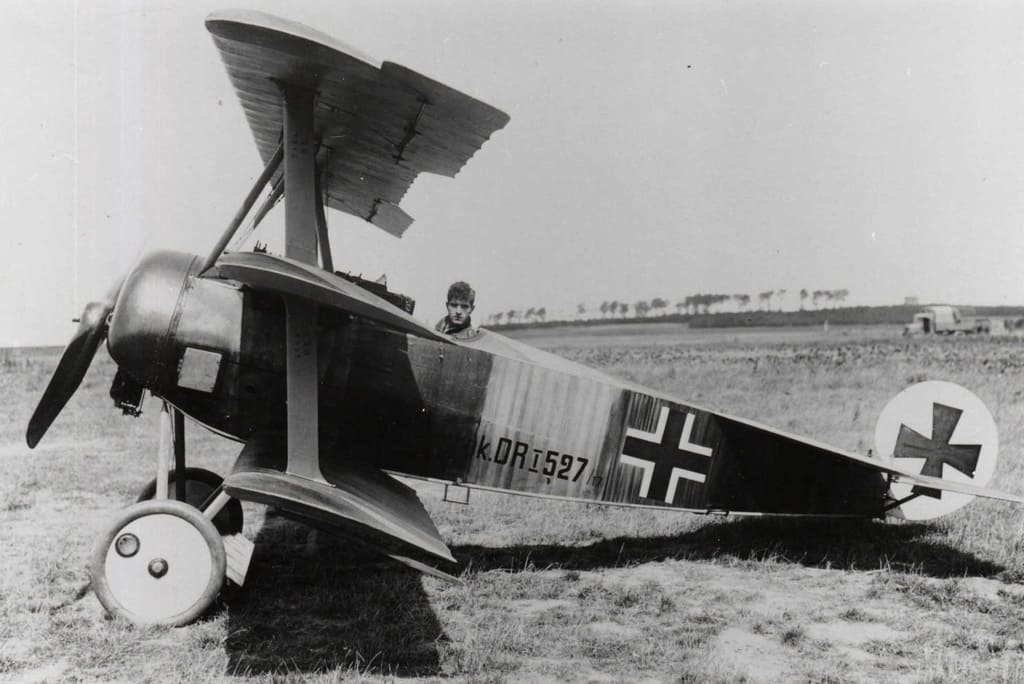 Немецкий истребитель Фоккер Dr I W.Nr.527/17 с самодельным ветровым козырьком